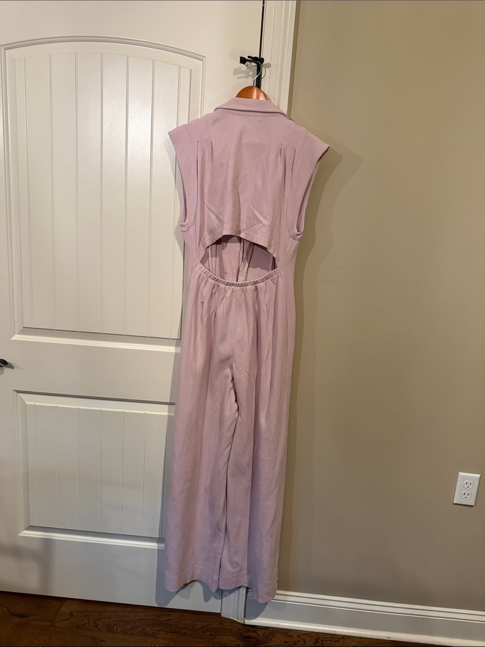 Sleeveless Lavender Wide Leg Jumpsuit with Button Front - Picture 4 of 8